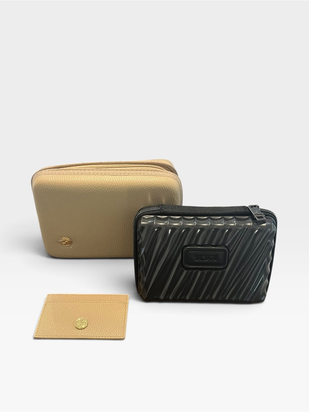 Tumi 19 Degree Hard Sided + GIORGIO ARMANI First Class Amenity Case